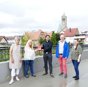 Übergabe des Staffelstabs: Marina Nottbohm, Ingrid Trümbach-Zofka, Jakob Breunig, Dietmar Hebeler und Daria Becker